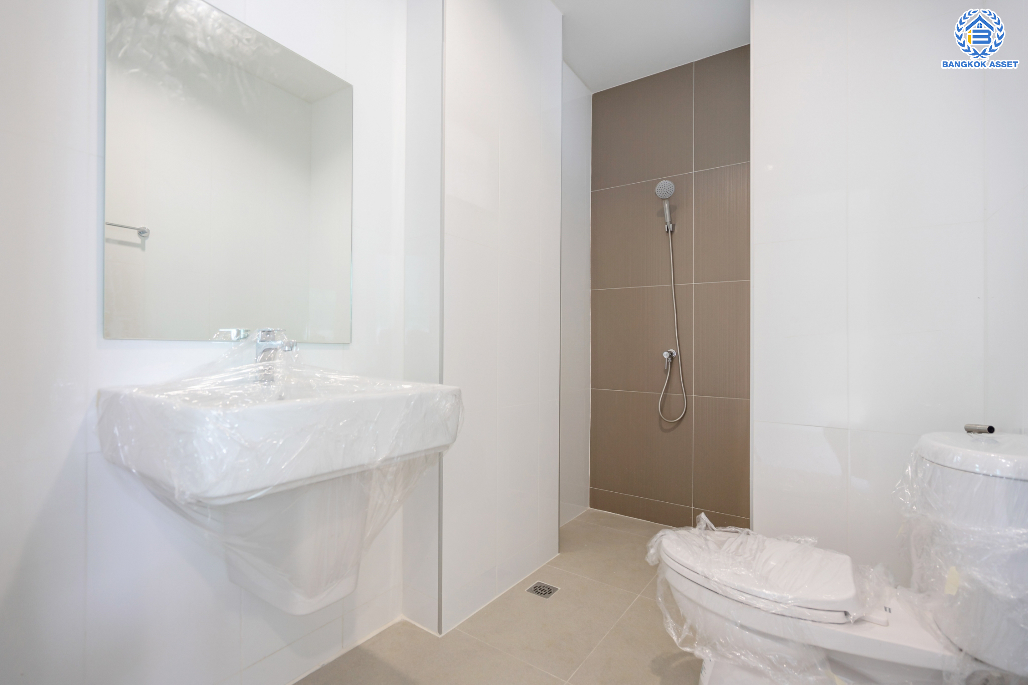 บ้านมือสองตกแต่งใหม่ ม.บุณฑริก วัชรพล-สุขาภิบาล5  เนื้อที่ 81.2 ตร.ว. ฟังก์ชัน 3 ห้องนอน 2 ห้องน้ำ จอดรถได้ 3 คัน บนทำเลเชื่อมต่อหลายเส้นทาง ถ.รามอินทรา ถ.สายไหม และ ถ.พหลโยธิน ใกล้สนามบินดอนเมือง ทางด่วน "รามอินทรา" และรถไฟฟ้าสายสีเขียว "สถานีคูคต"